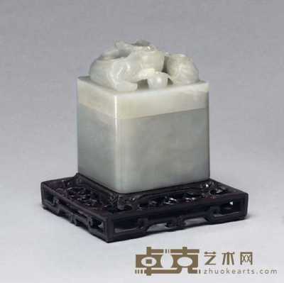 19TH CENTURY A WHITE JADE SEAL BOX AND COVER 
